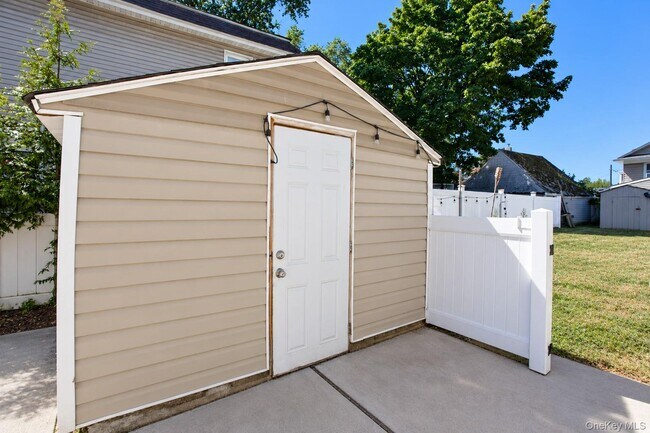 Building Photo - 45 Lynbrook Ave
