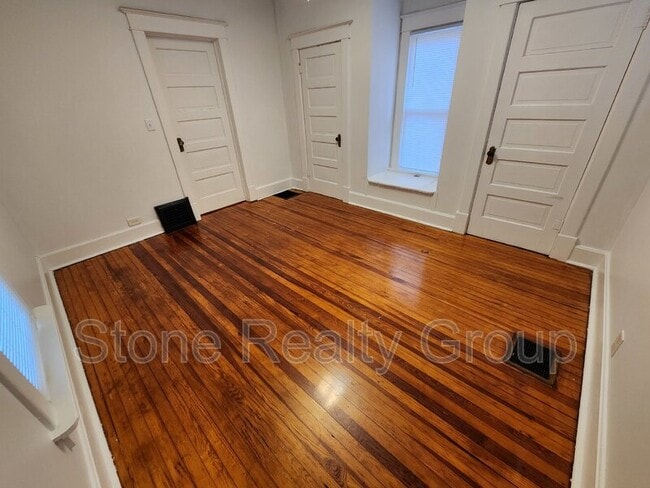 Building Photo - 1319 S 4th St