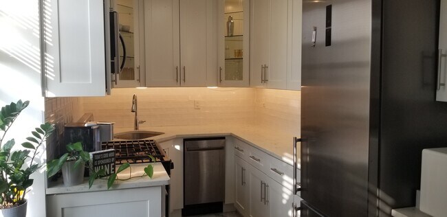 Building Photo - 10537 64th Ave