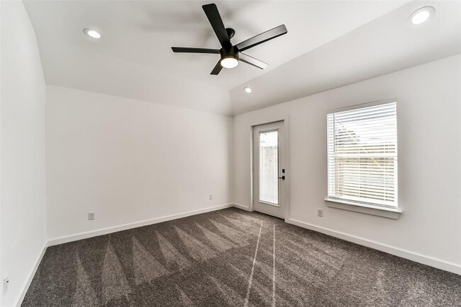 Building Photo - 5714 Beldart St