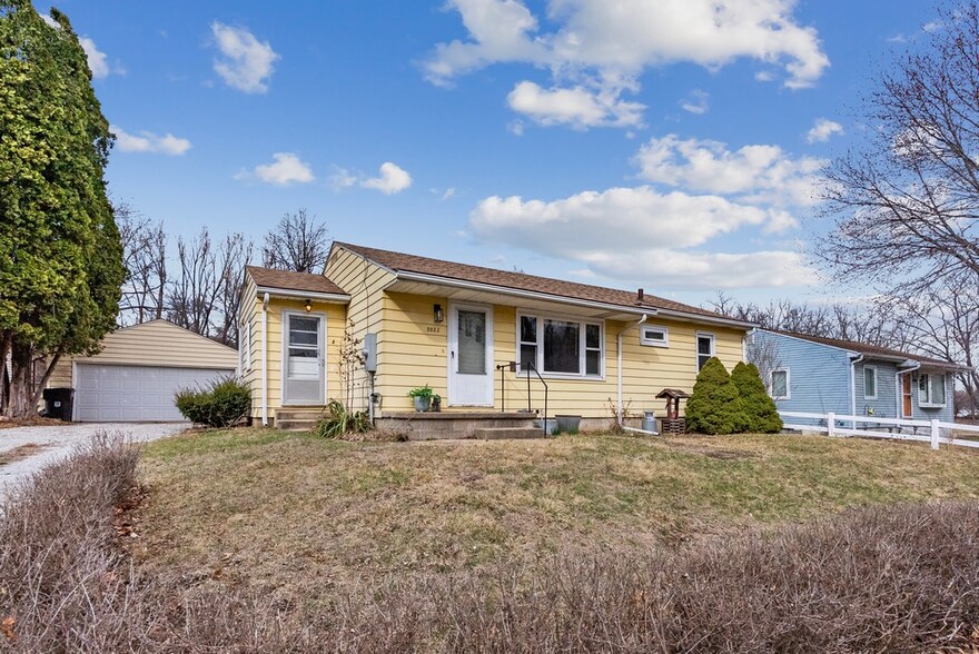Building Photo - 3022 Cottonwood Ln