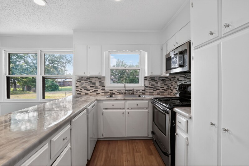 Building Photo - 2214 Windsong Trail