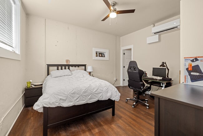 Building Photo - DT Cornelia Loft 3