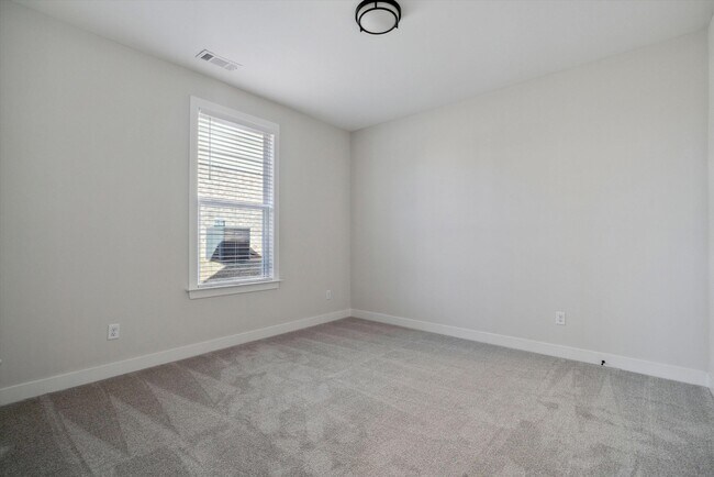 Building Photo - 512 Mount Ivy Dr