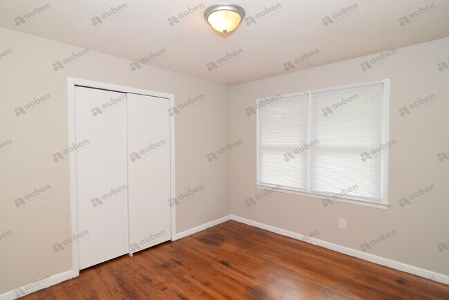Building Photo - 3 Bed/2 Bath in Quiet Cul-de-Sac