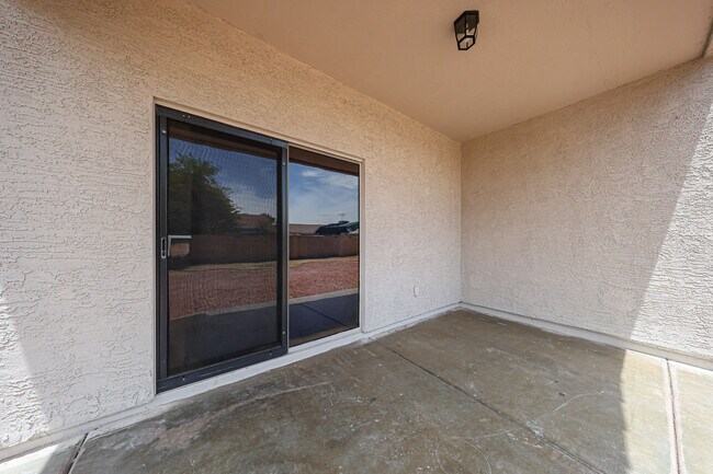 Building Photo - 619 N 70th Ave
