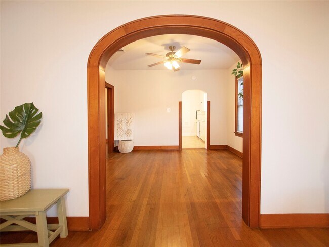 Building Photo - 5111 Ave Q 1/2