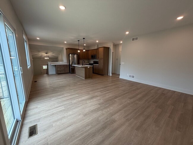 Building Photo - Newly built 3 bedroom spacious home!