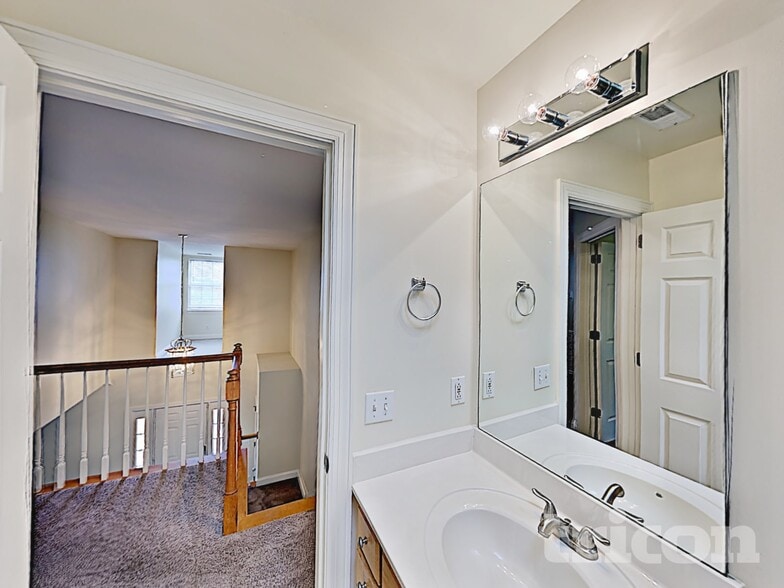 Building Photo - 1705 Walden Ct