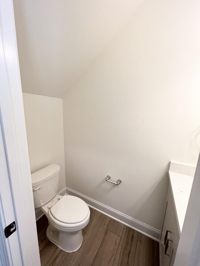 Building Photo - 324 Highview Dr