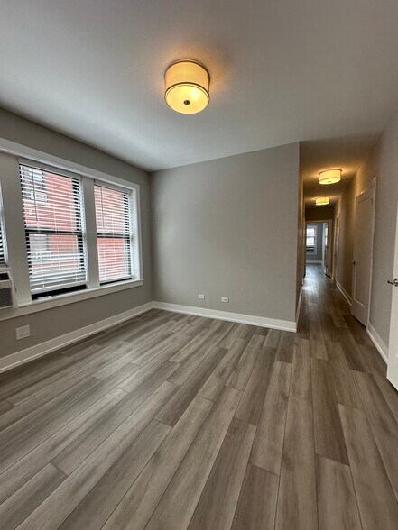Building Photo - 3943 N Janssen Ave