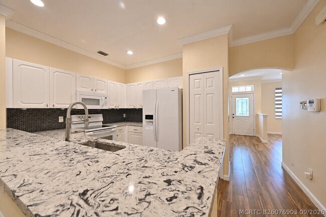 Building Photo - 545 NW Portofino Ln