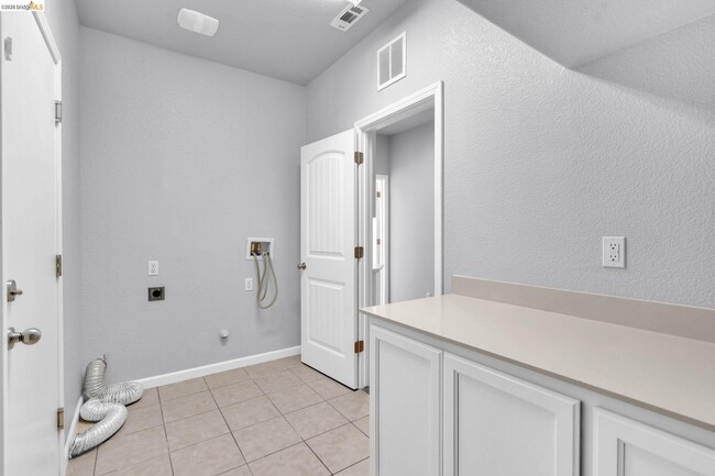 Building Photo - 3582 Mallard Way