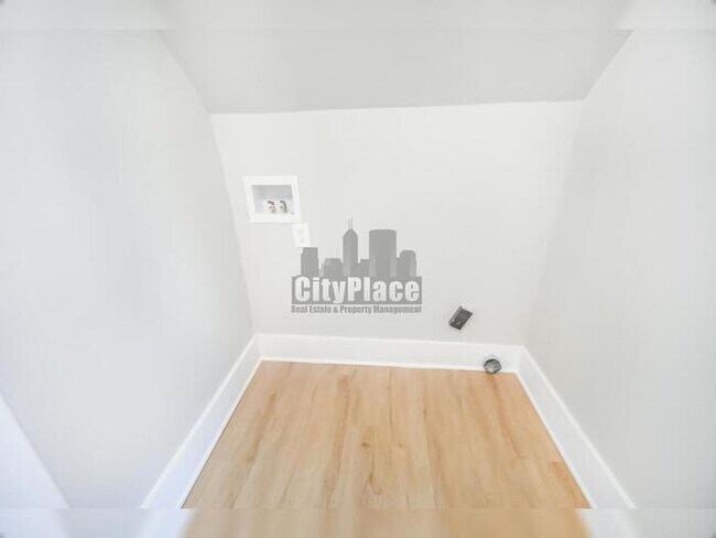 Building Photo - 3027 Boulevard Pl