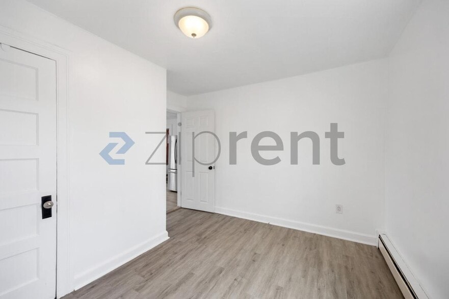 Building Photo - Unit 1 st floor