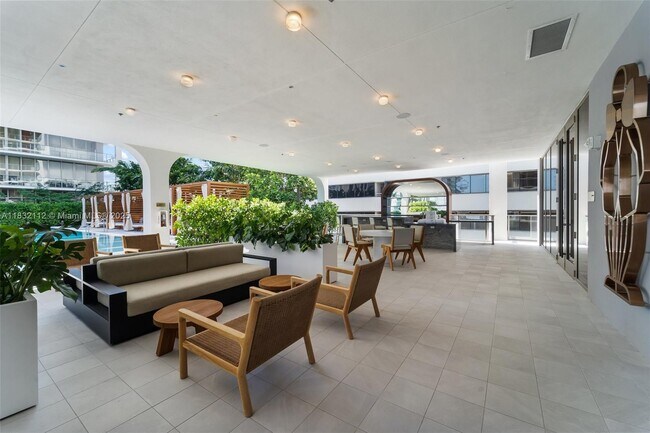 Building Photo - 2678 Tigertail Ave