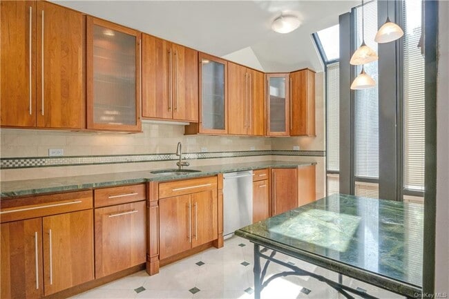 Building Photo - 126 Stone Oaks Dr