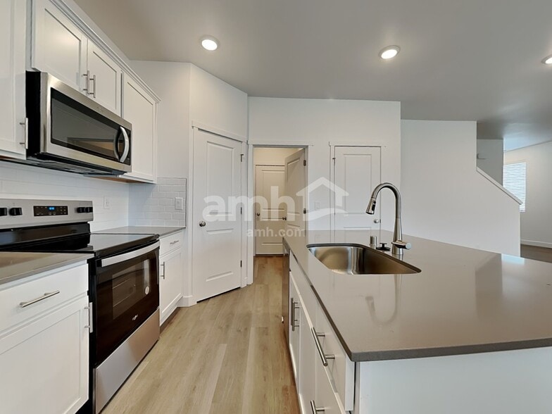 Building Photo - 8002 Katriel Ct SW
