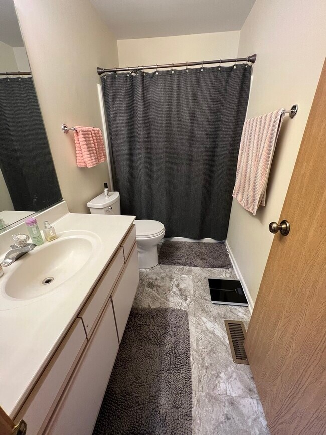 Building Photo - 1327 Fox Chase Dr