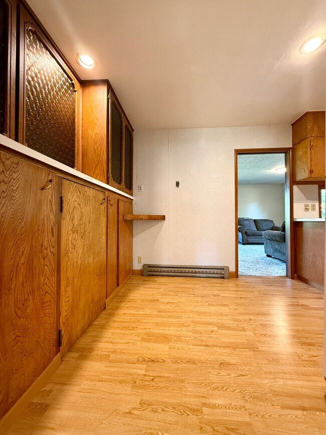 Building Photo - **50% OFF FIRST MONTH'S RENT** Country Liv...