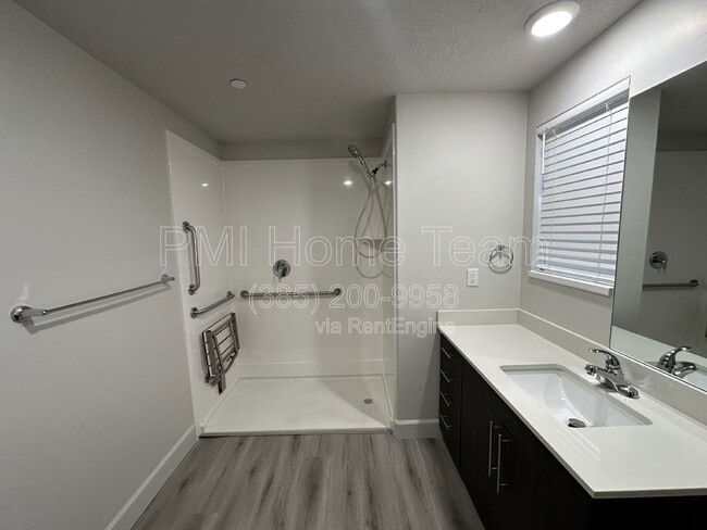 Building Photo - 2874 Kiesel Ave