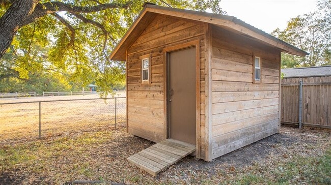 Building Photo - 401 Parkview Dr