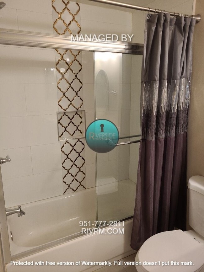 Building Photo - Beautiful home with great curb appeal!