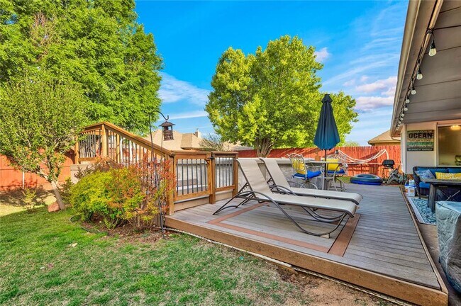 Building Photo - 17105 Gladstone Ln