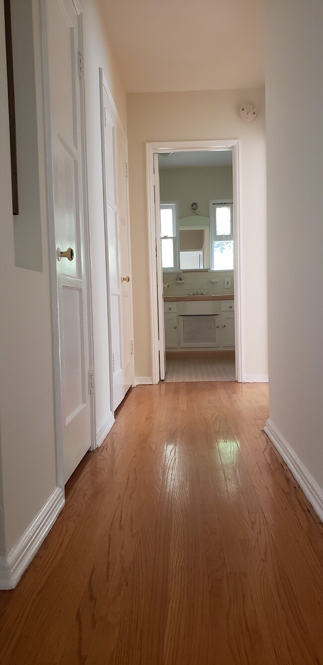 Hallway to bath and bedroom - 2049 N Vermont Ave