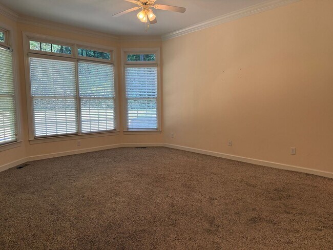 Building Photo - Stunning, Elegant Residence in Chapel Hill...