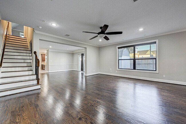 Building Photo - Charming 3-Bedroom Home with Modern Amenit...