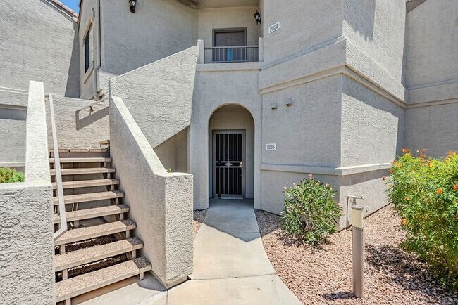Building Photo - Stunning 2 Bed 1.5 Bath Condo in Scottsdal...
