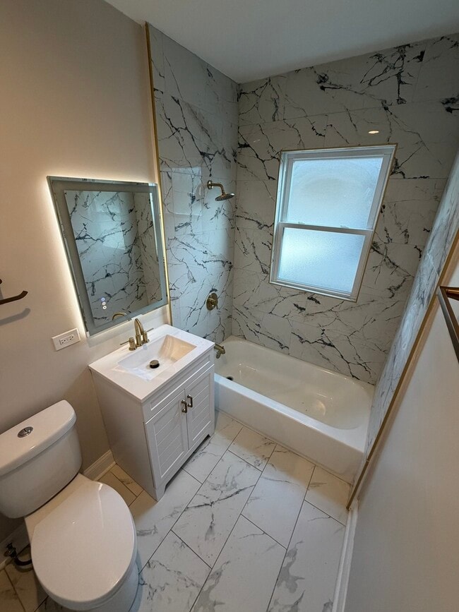 Building Photo - 1048 W Marquette Rd