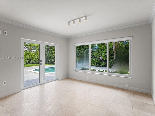 Building Photo - 651 S Mashta Dr