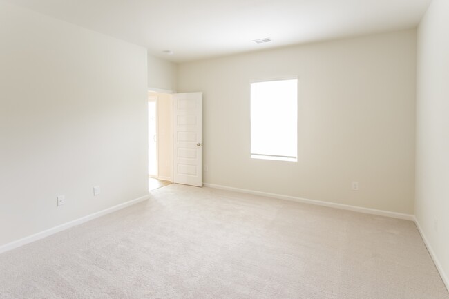 Building Photo - 331 Hillwood Ct