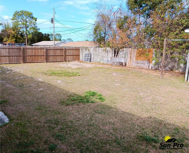 Building Photo - 2735 Fern Palm Dr