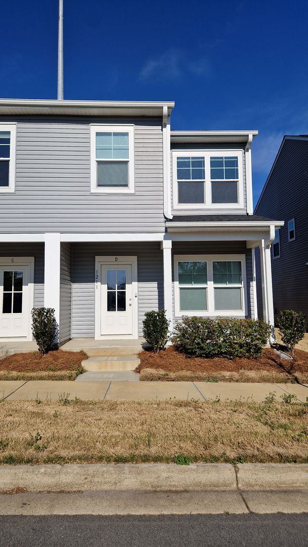 Building Photo - Brand New End-Unit Townhome | 3 BR/2.5BA | 1-Car Garage | Near Downtown Mooresville