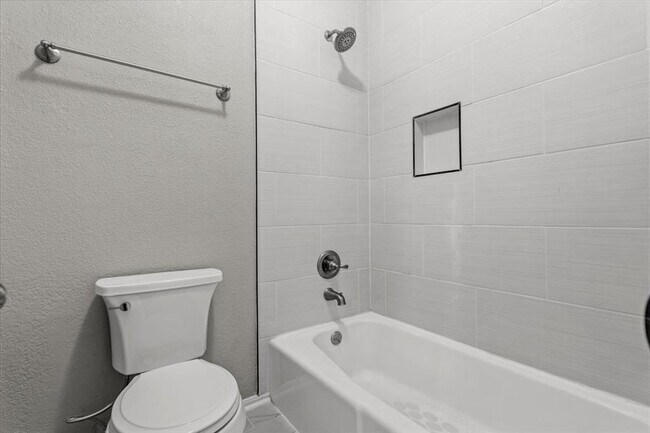 Building Photo - 10819 Crown Colony Dr