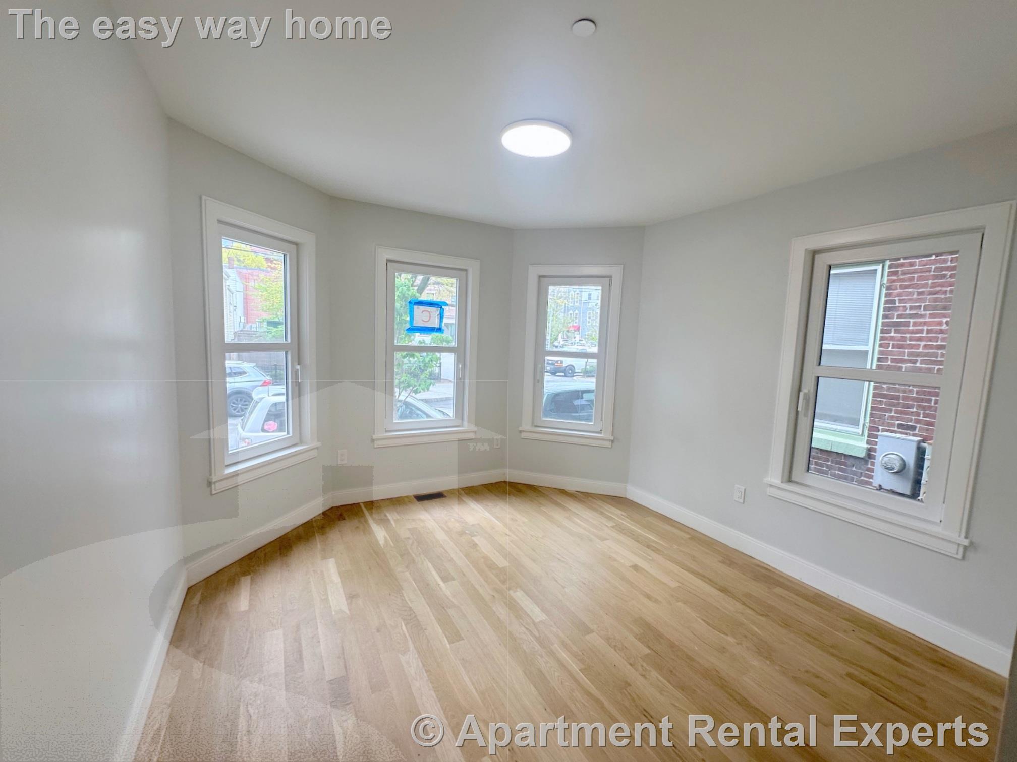 Building Photo - 37 Gore St