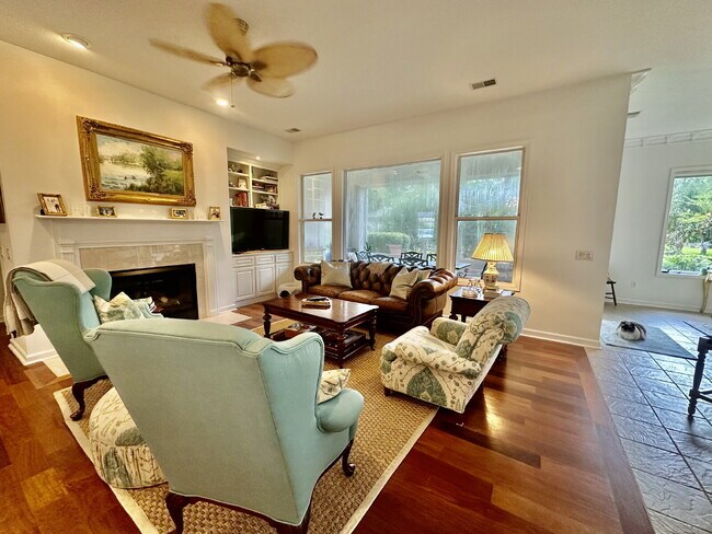 Building Photo - Spacious Beautifully Appointed Two Bedroom...