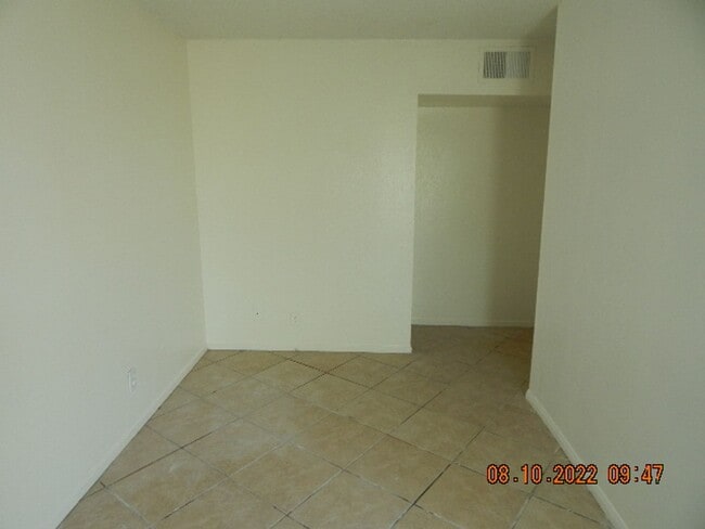 Building Photo - 2185 Exeter Dr