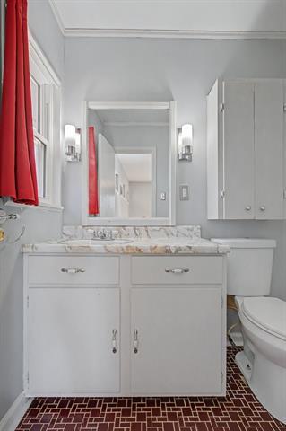 Building Photo - 422 N Pecan St