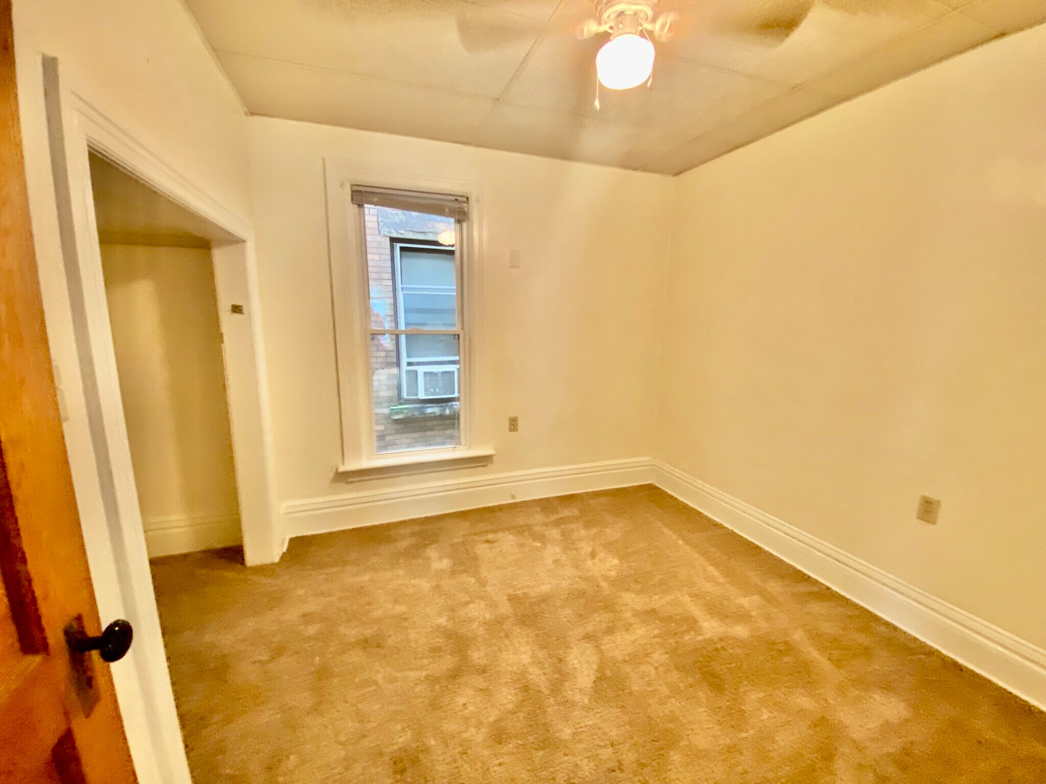 Building Photo - 1063 W 8th St