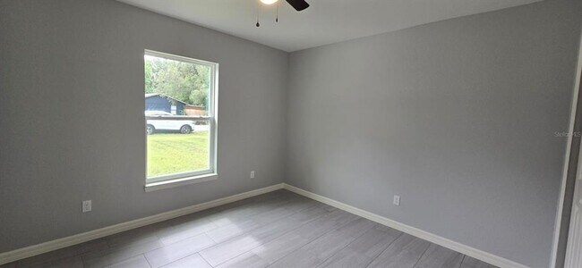 Building Photo - 5545 SE 70th Ave
