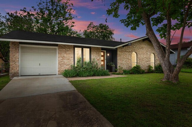 Building Photo - 5212 Provencial Dr