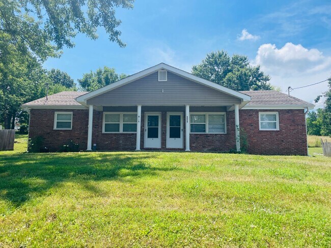 Building Photo - 802 W Main St