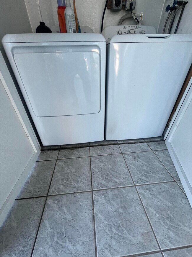 Building Photo - 88 Monaco Ct