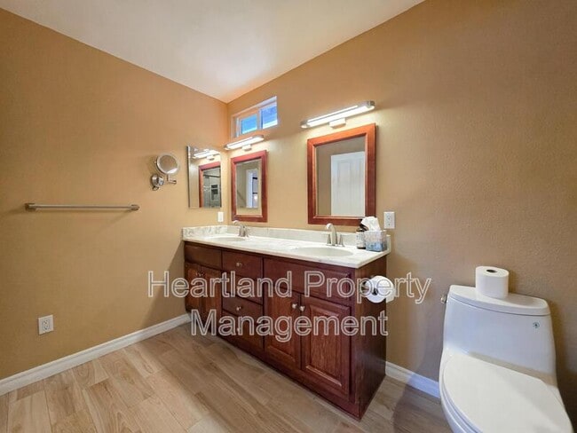 Building Photo - 7381 Laura Ct