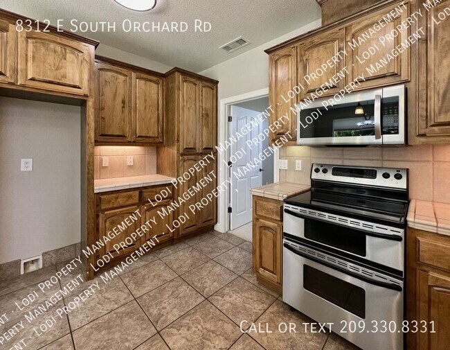 Building Photo - 8312 E Orchard Rd
