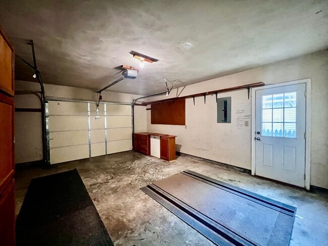 Building Photo - Welcome to this beautiful home in Salem La...